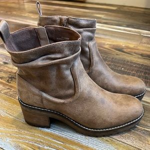 Woman’s Bullboxer Slouchy Ankle Boots. New with tags!  Size 9